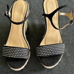 Black Versona Wedges
